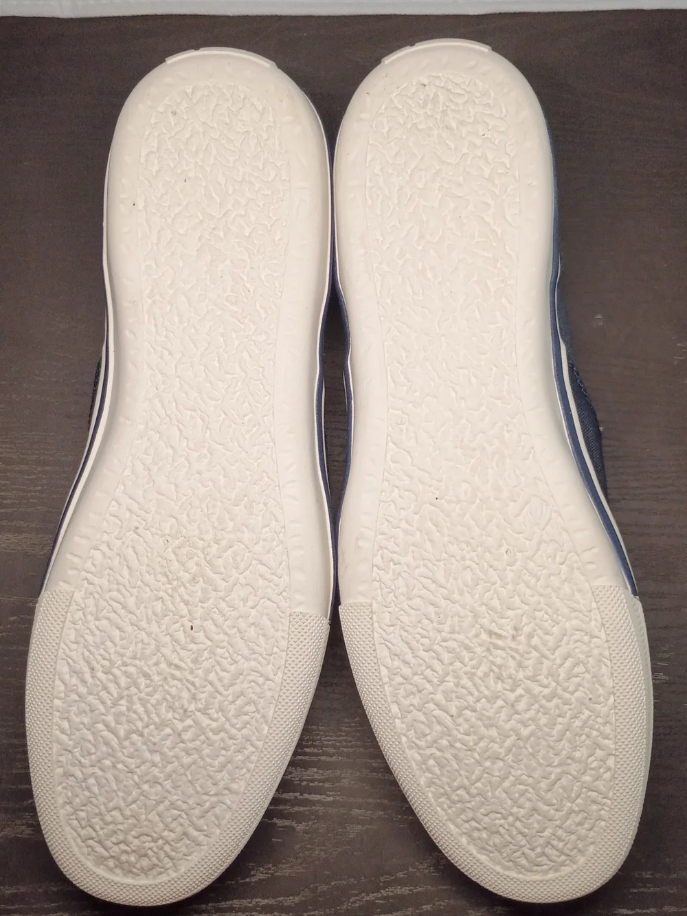 Tommy Bahama Navy Canvas Slip-On Loafers with White Outsole. Men's 10M NEW!!!